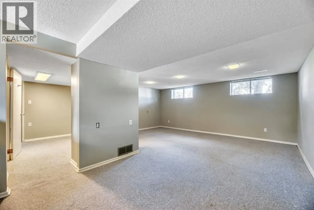 23 Brazeau Crescent SW