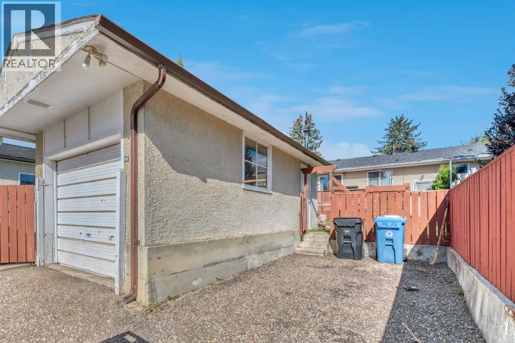 23 Brazeau Crescent SW