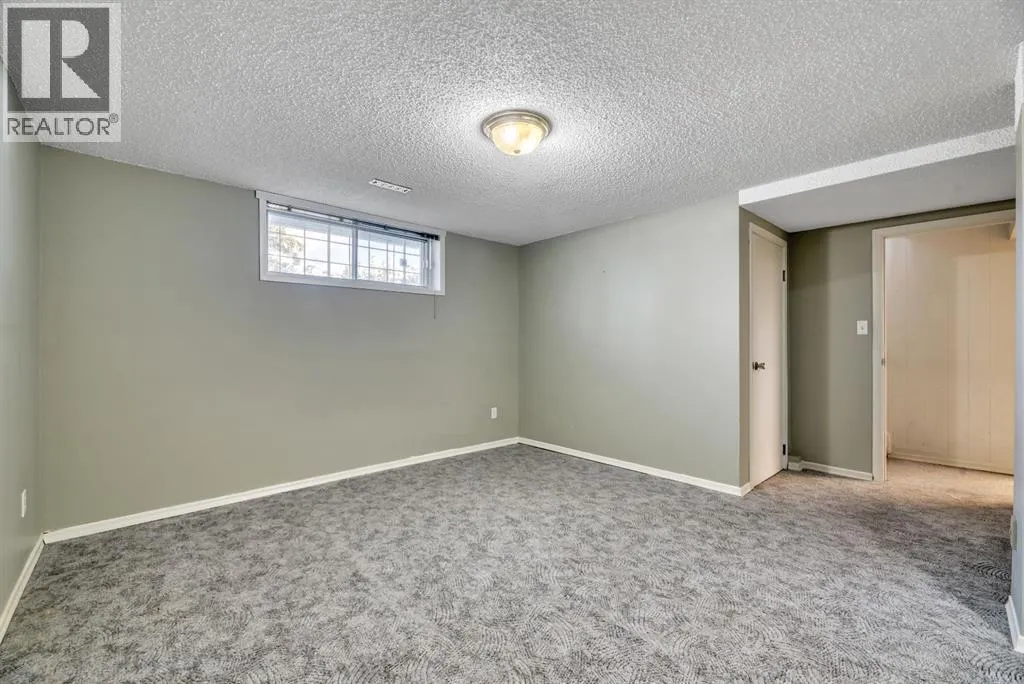 23 Brazeau Crescent SW