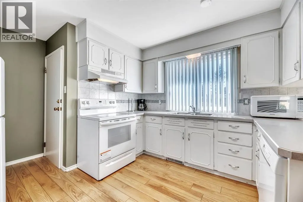 23 Brazeau Crescent SW