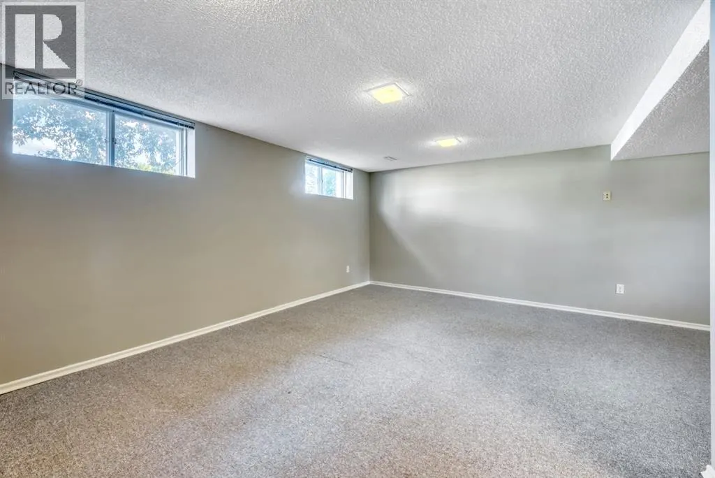 23 Brazeau Crescent SW