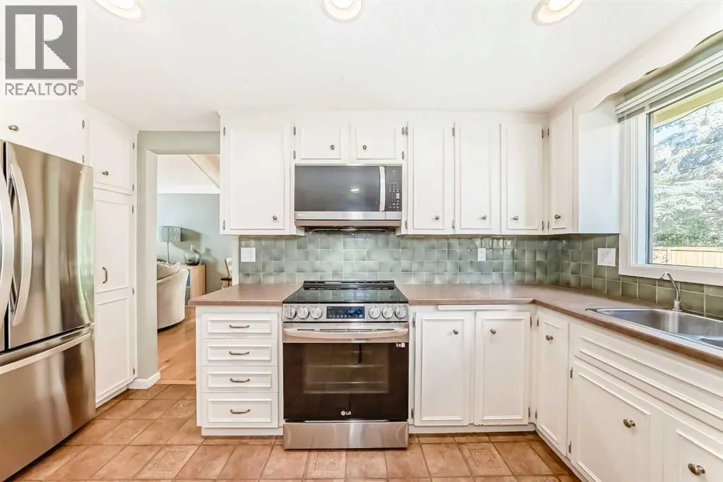 28 Woodfield Court SW