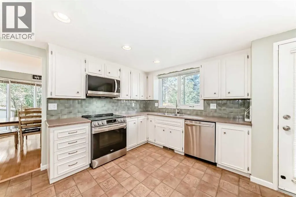 28 Woodfield Court SW