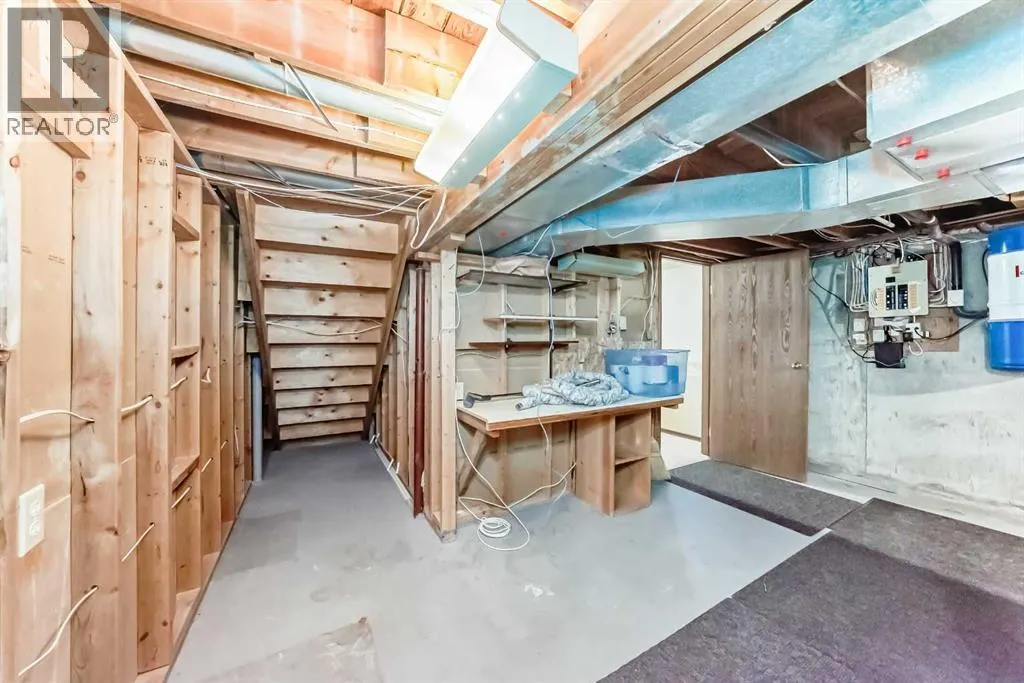 28 Woodfield Court SW