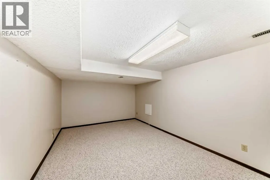 28 Woodfield Court SW