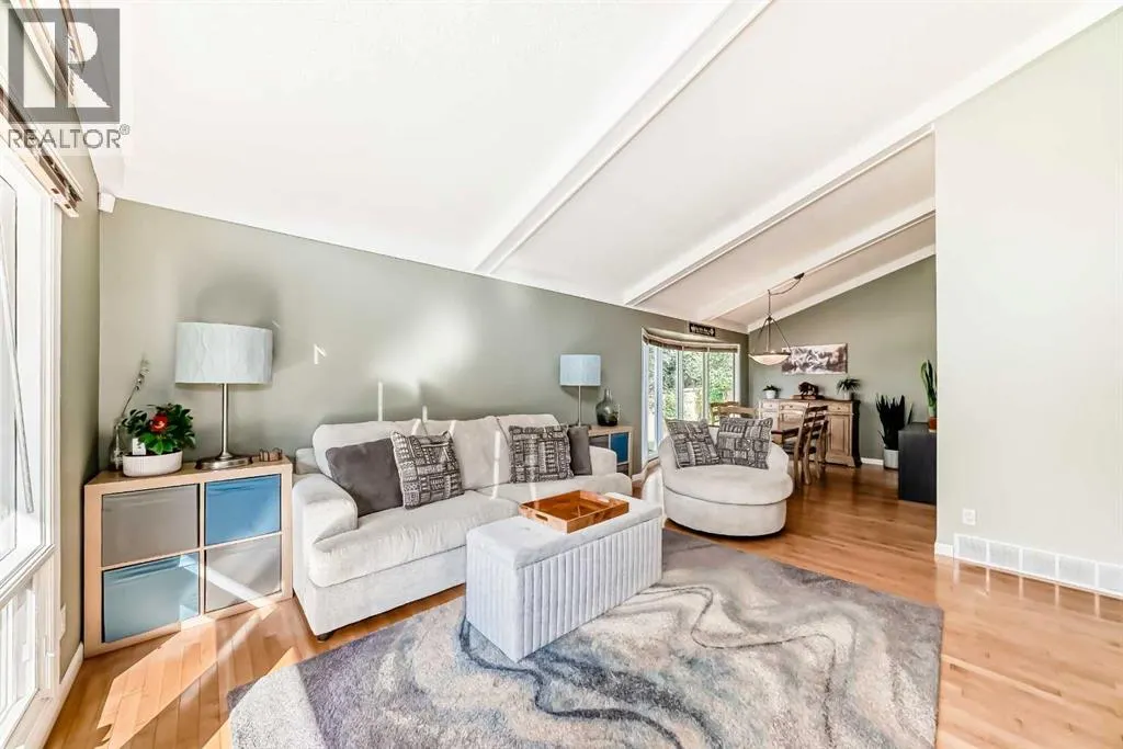 28 Woodfield Court SW
