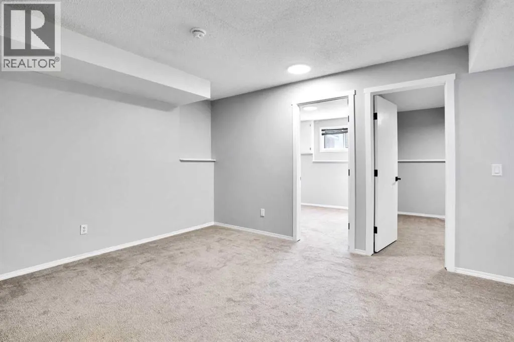 20 Tararidge Close NE