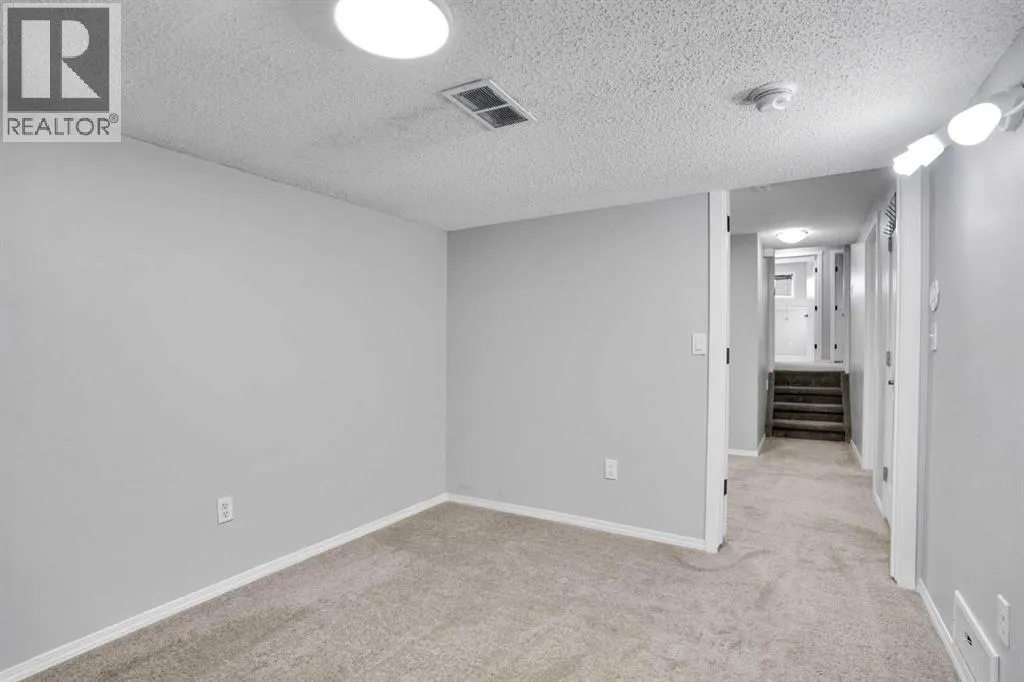 20 Tararidge Close NE
