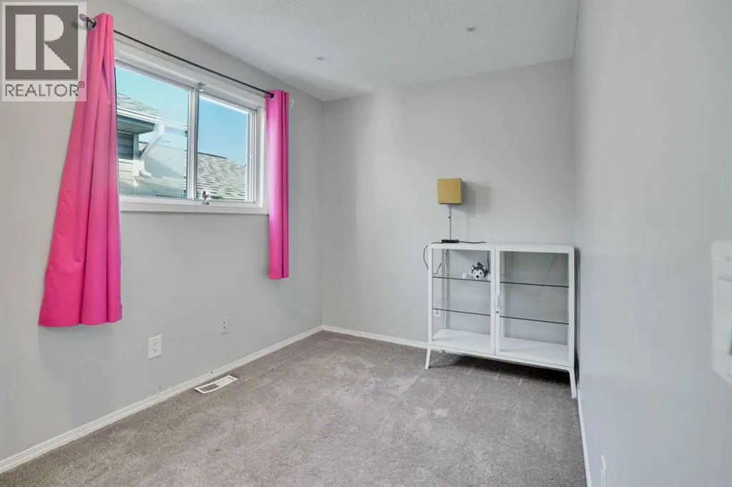 20 Tararidge Close NE