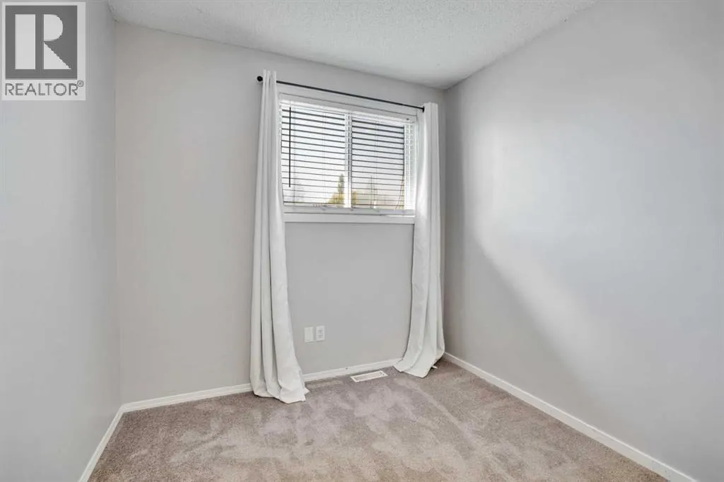 20 Tararidge Close NE