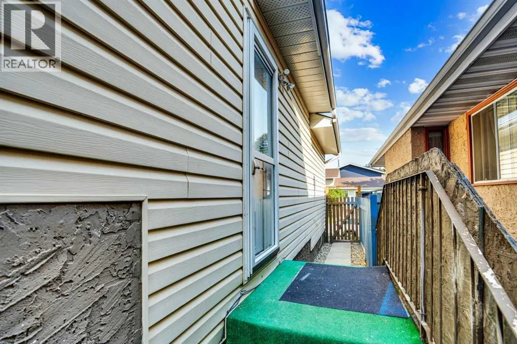 20 Tararidge Close NE
