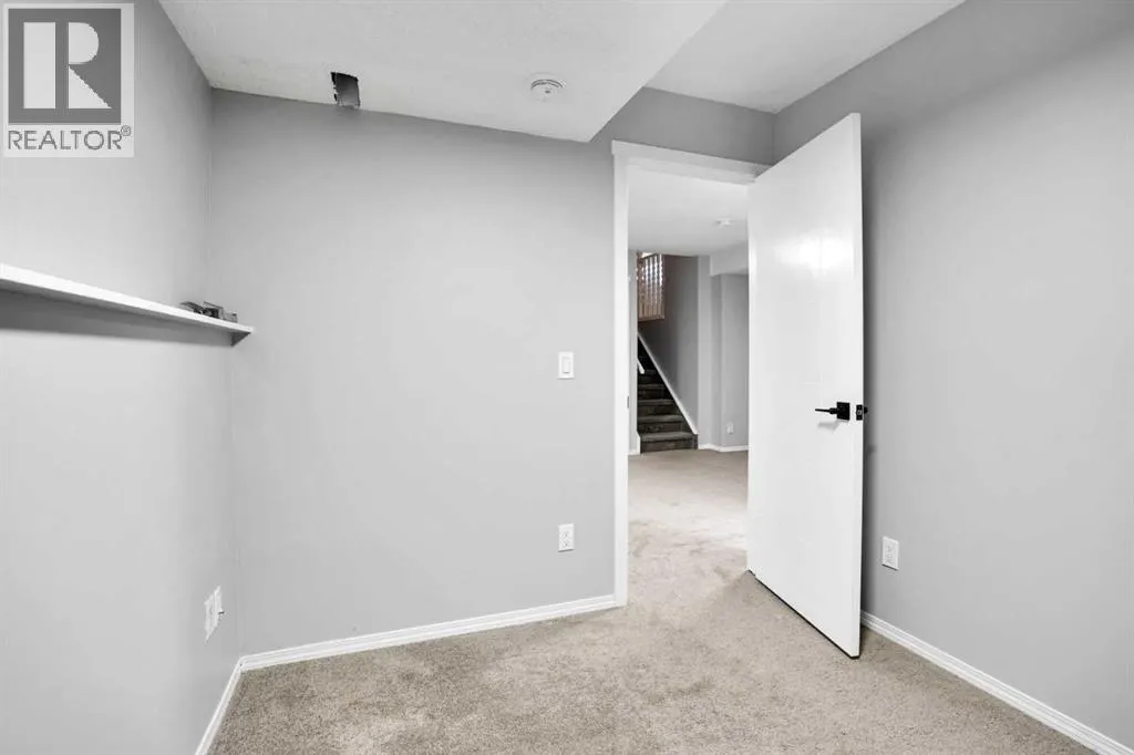 20 Tararidge Close NE