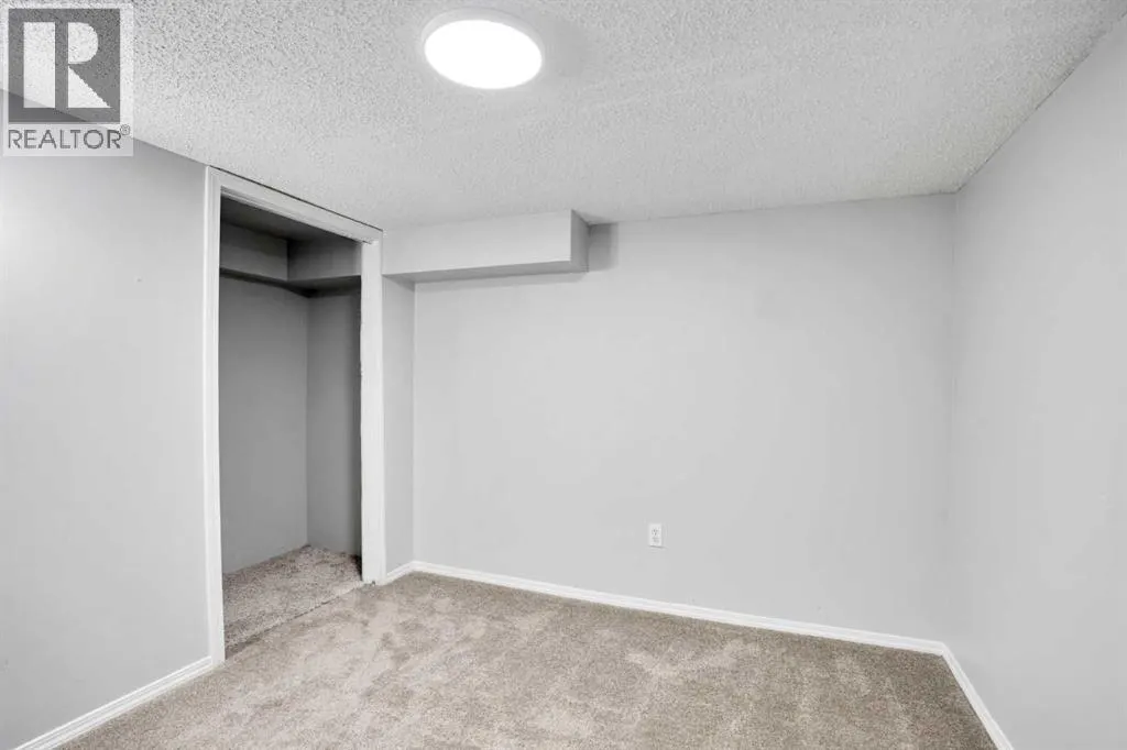 20 Tararidge Close NE