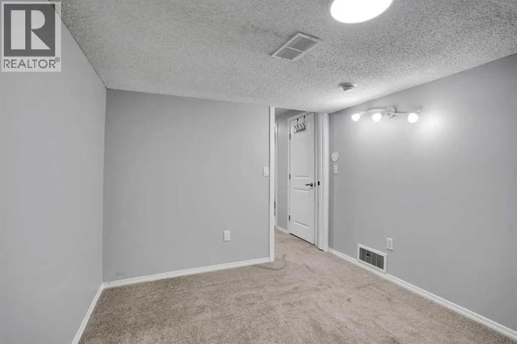 20 Tararidge Close NE