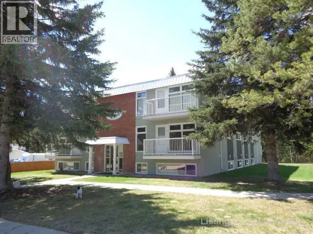 8, 414 41 Street