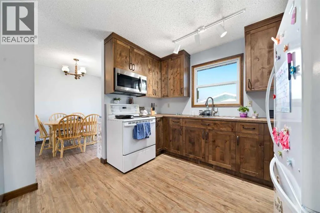 14 Ross Glen Green SE