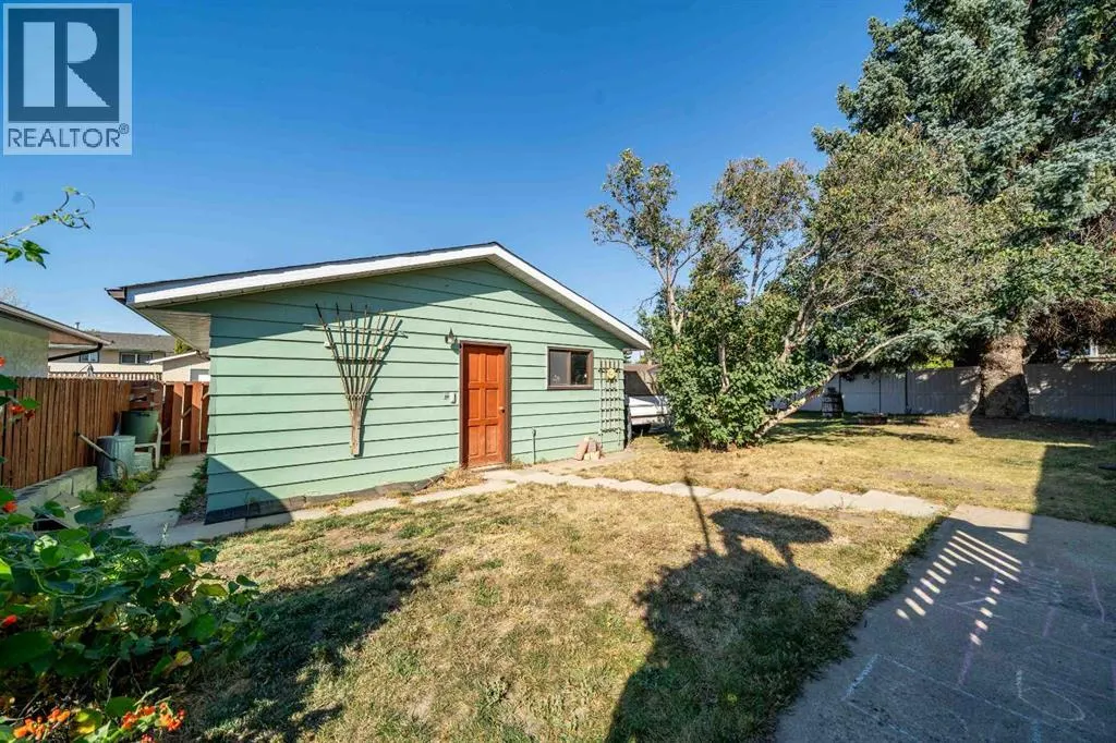 14 Ross Glen Green SE