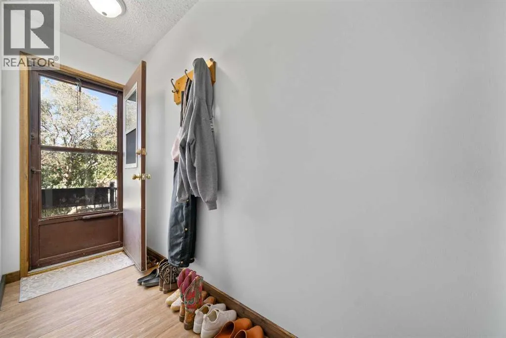 14 Ross Glen Green SE