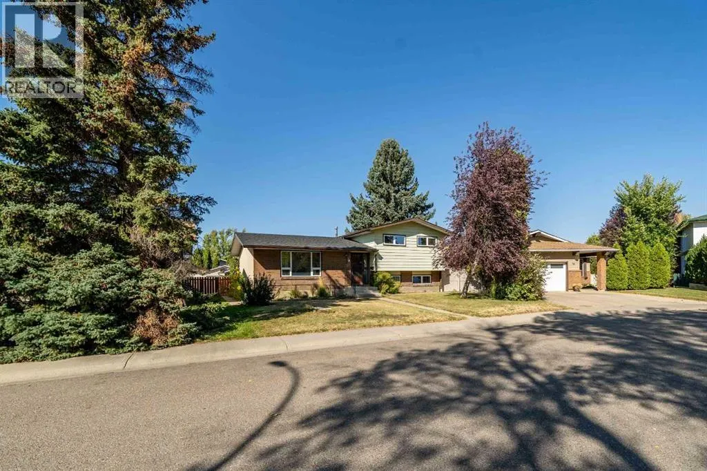 14 Ross Glen Green SE