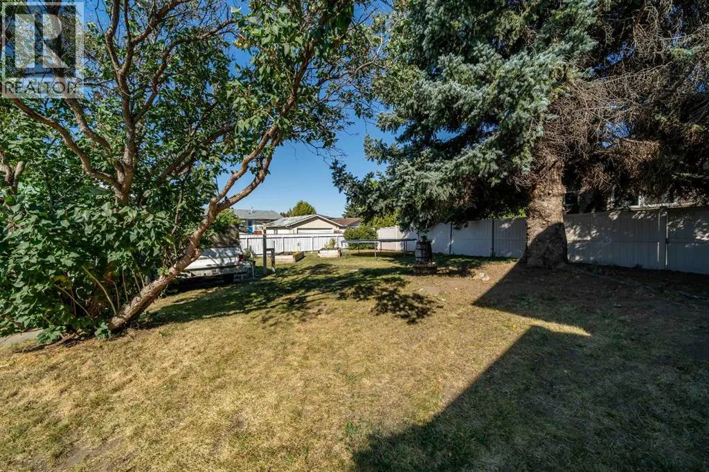 14 Ross Glen Green SE