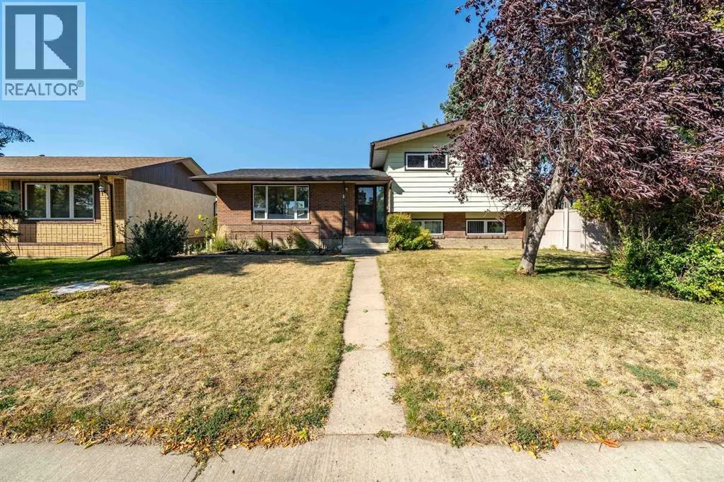 14 Ross Glen Green SE