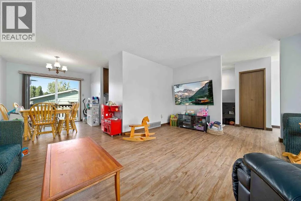 14 Ross Glen Green SE