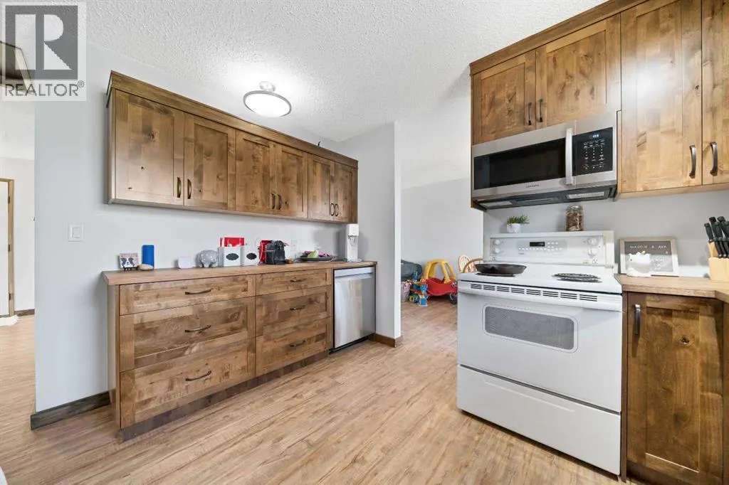14 Ross Glen Green SE