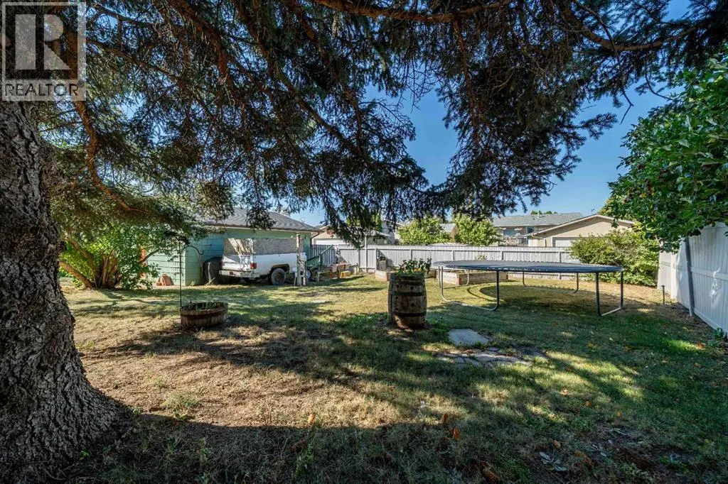 14 Ross Glen Green SE