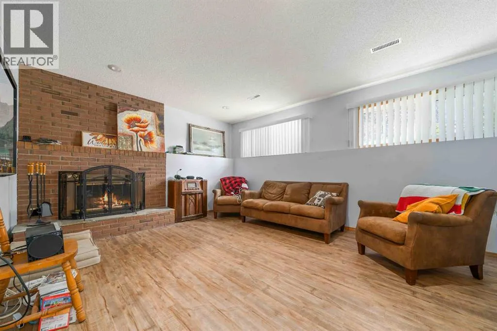 14 Ross Glen Green SE