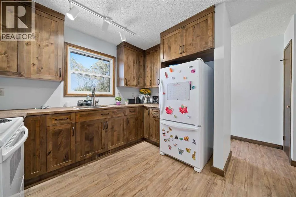 14 Ross Glen Green SE