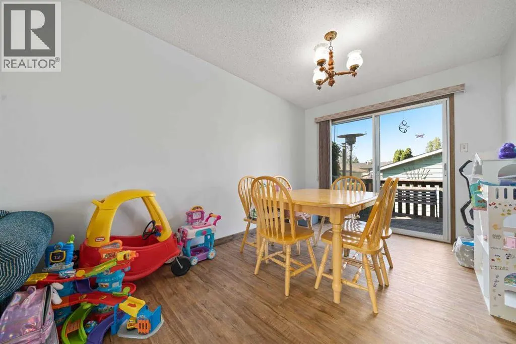 14 Ross Glen Green SE