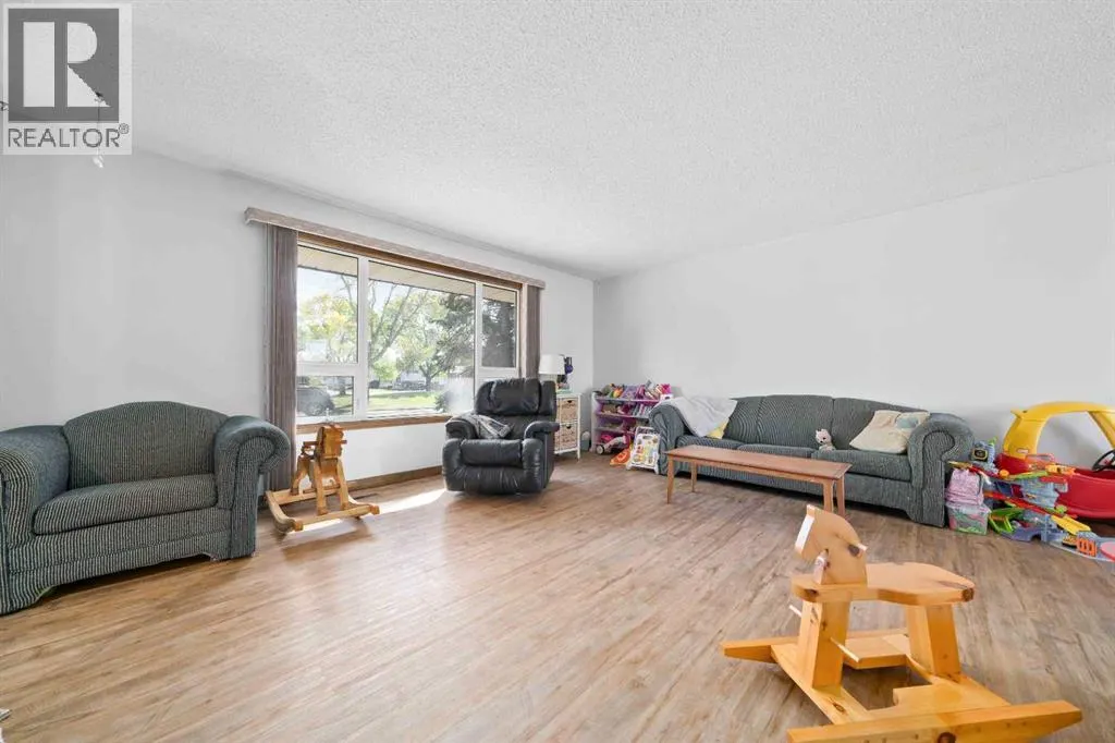 14 Ross Glen Green SE