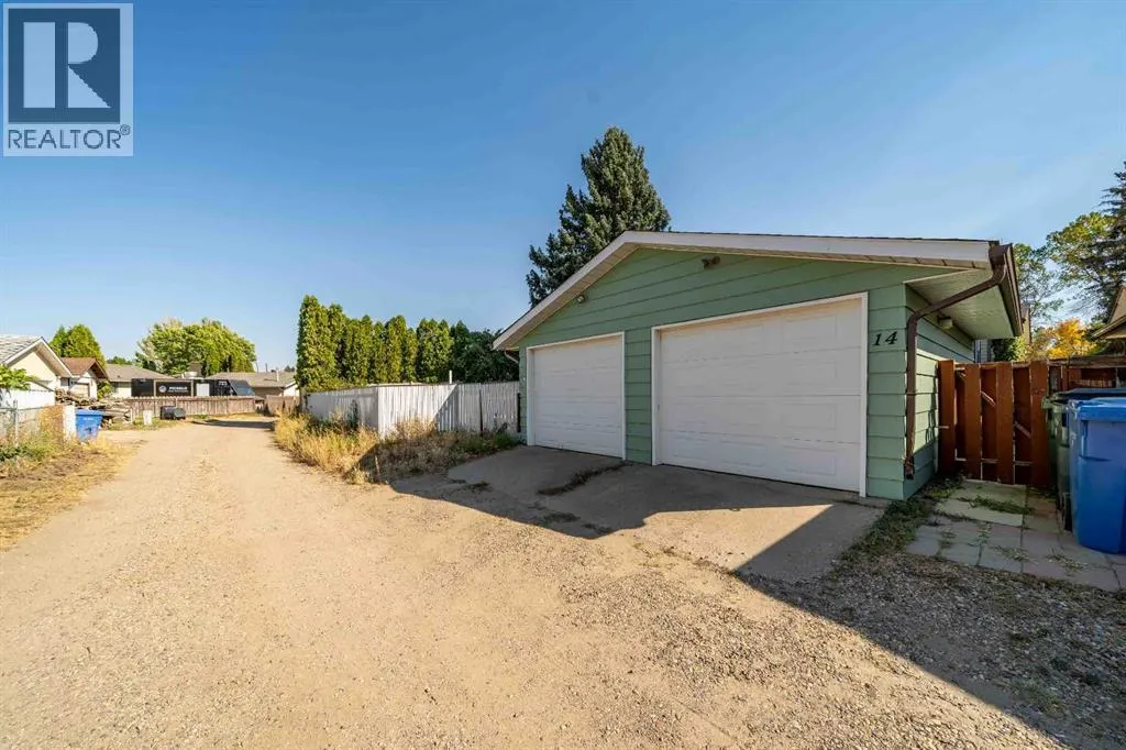14 Ross Glen Green SE