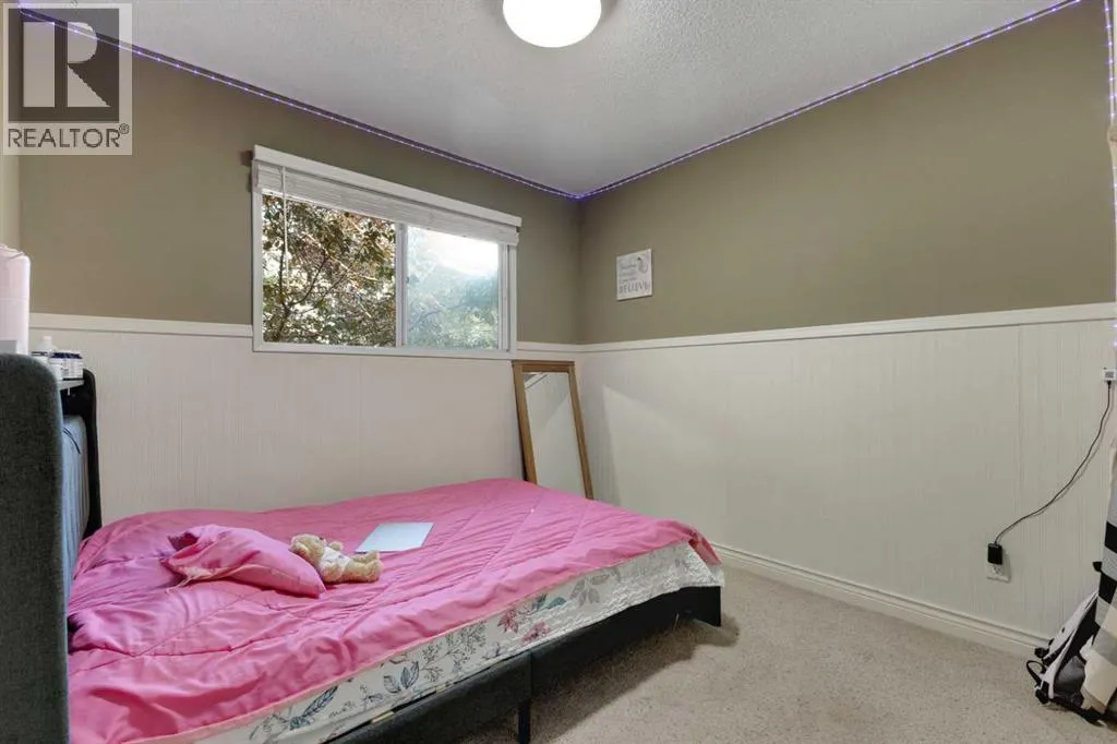 12 Templehill Bay NE