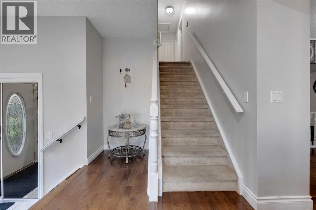 12 Templehill Bay NE