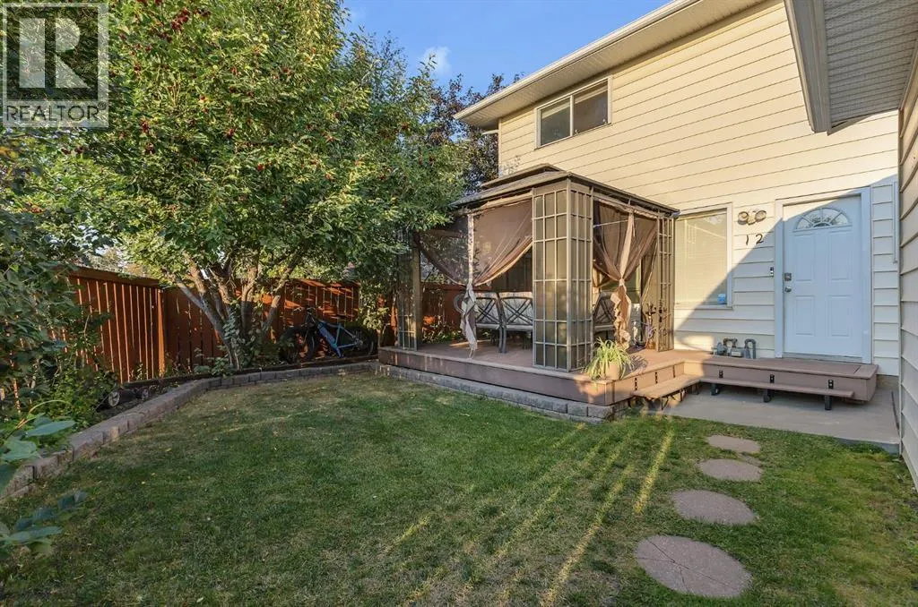12 Templehill Bay NE