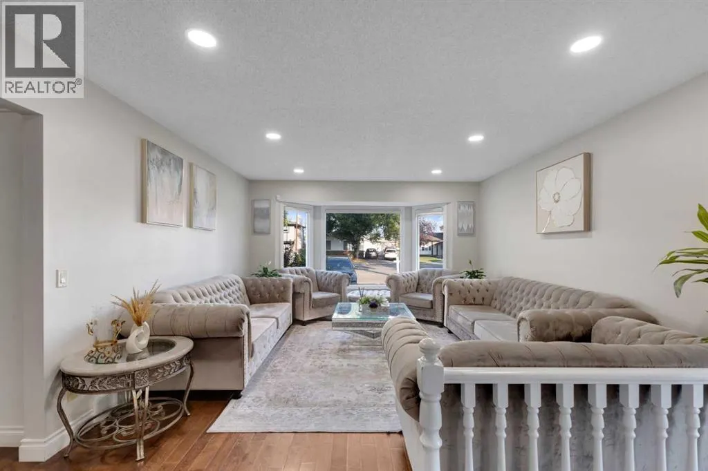 12 Templehill Bay NE