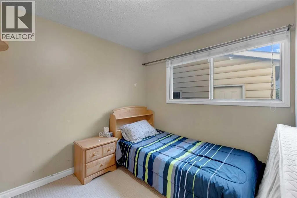 12 Templehill Bay NE