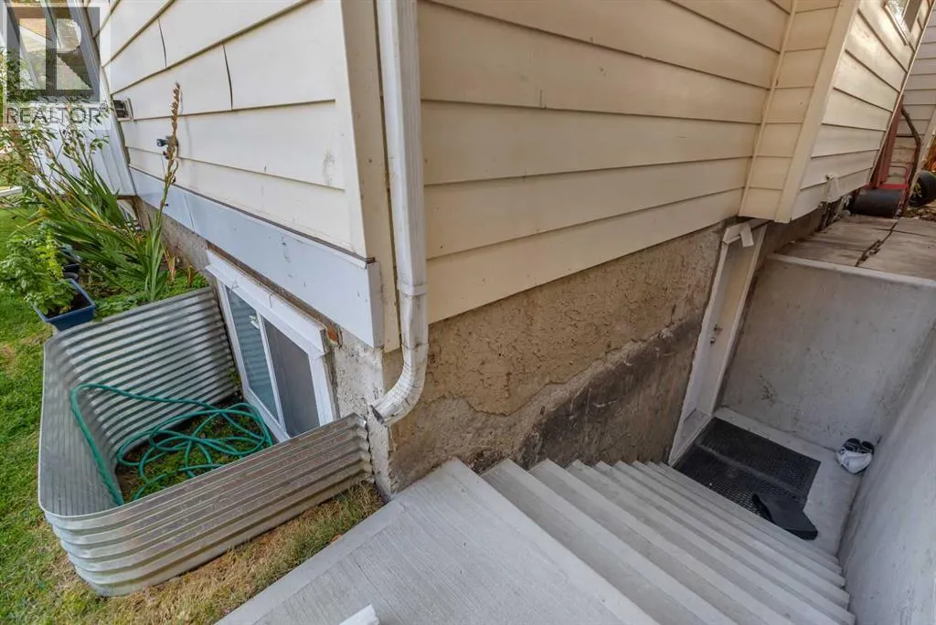 12 Templehill Bay NE