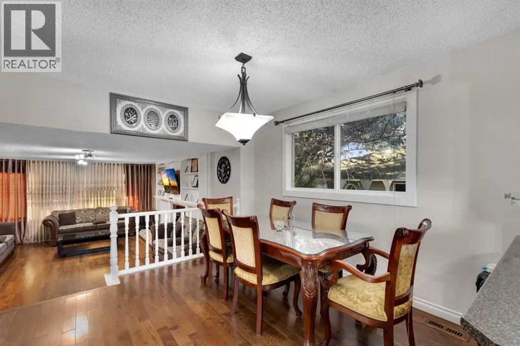 12 Templehill Bay NE
