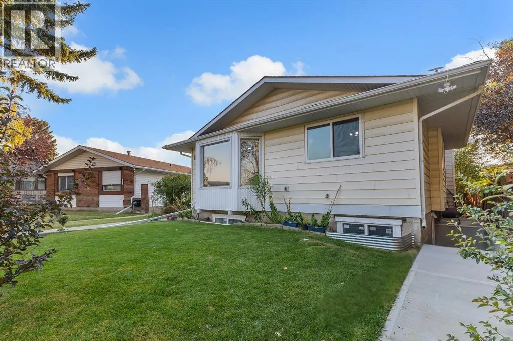 12 Templehill Bay NE