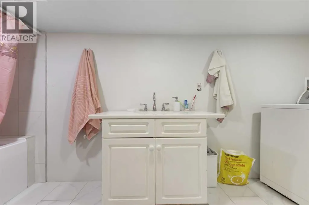 12 Templehill Bay NE