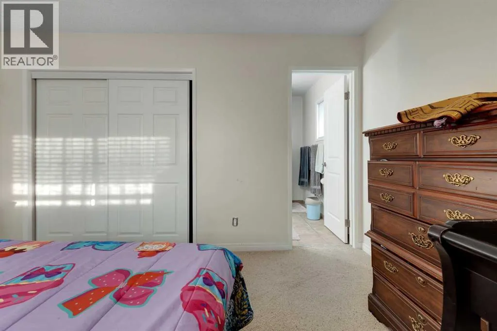 12 Templehill Bay NE