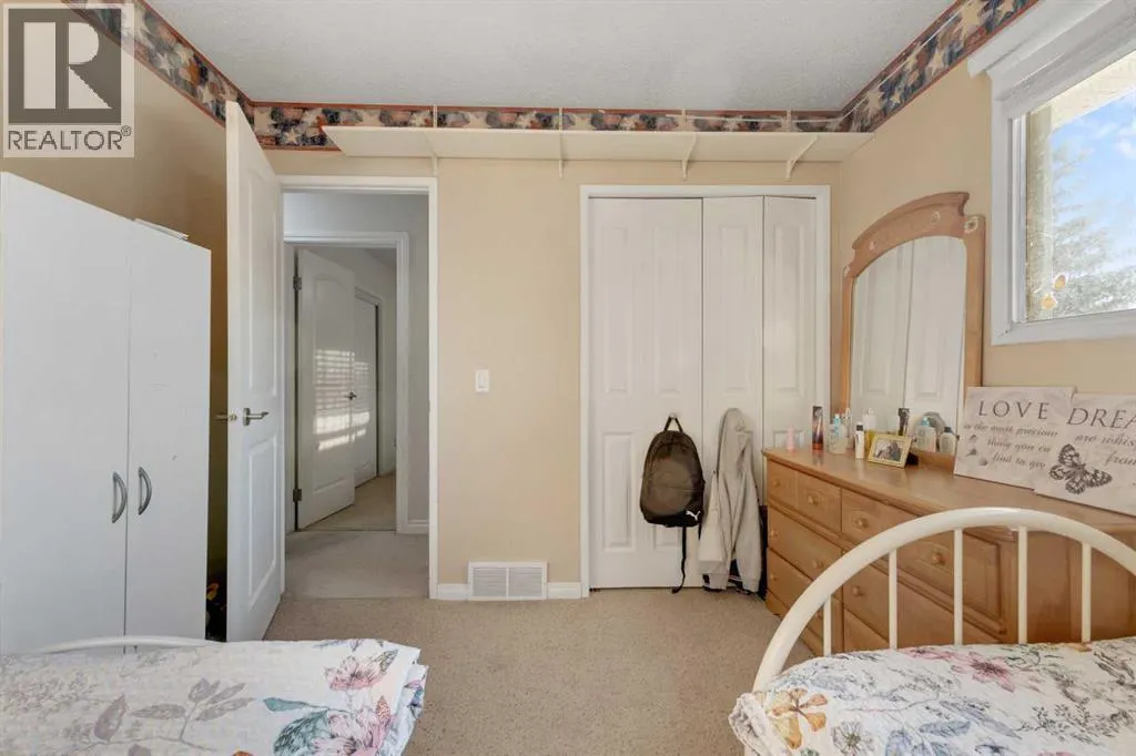 12 Templehill Bay NE
