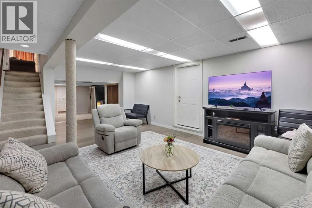 12 Templehill Bay NE