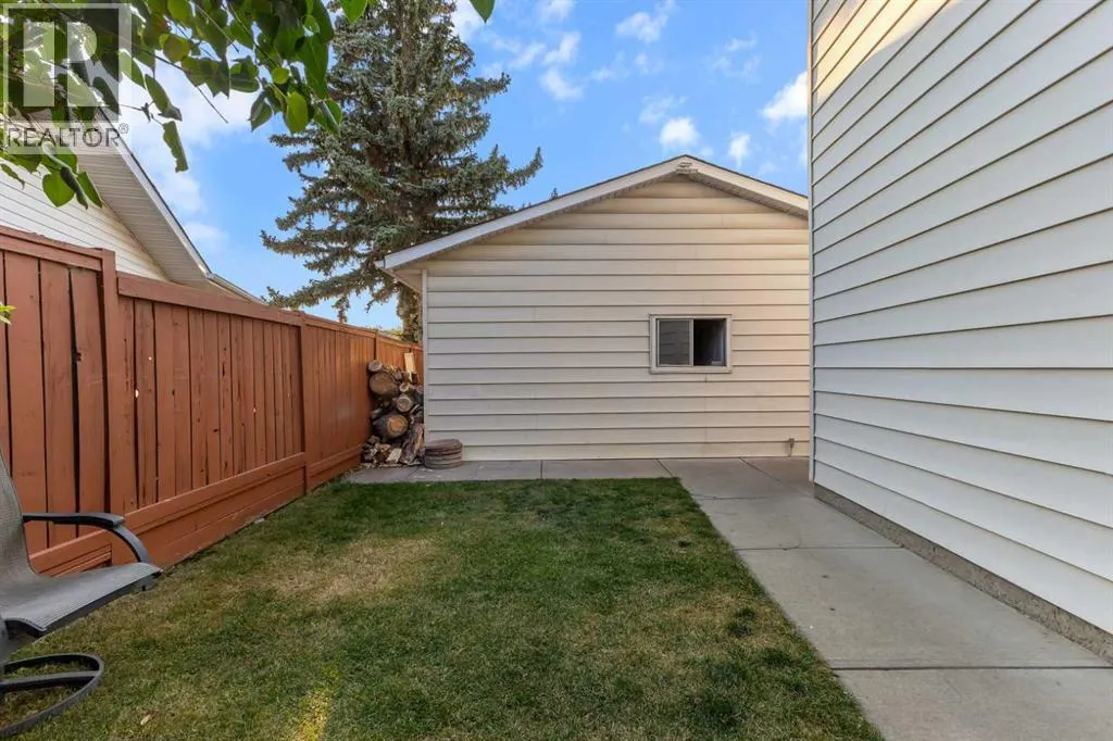 12 Templehill Bay NE