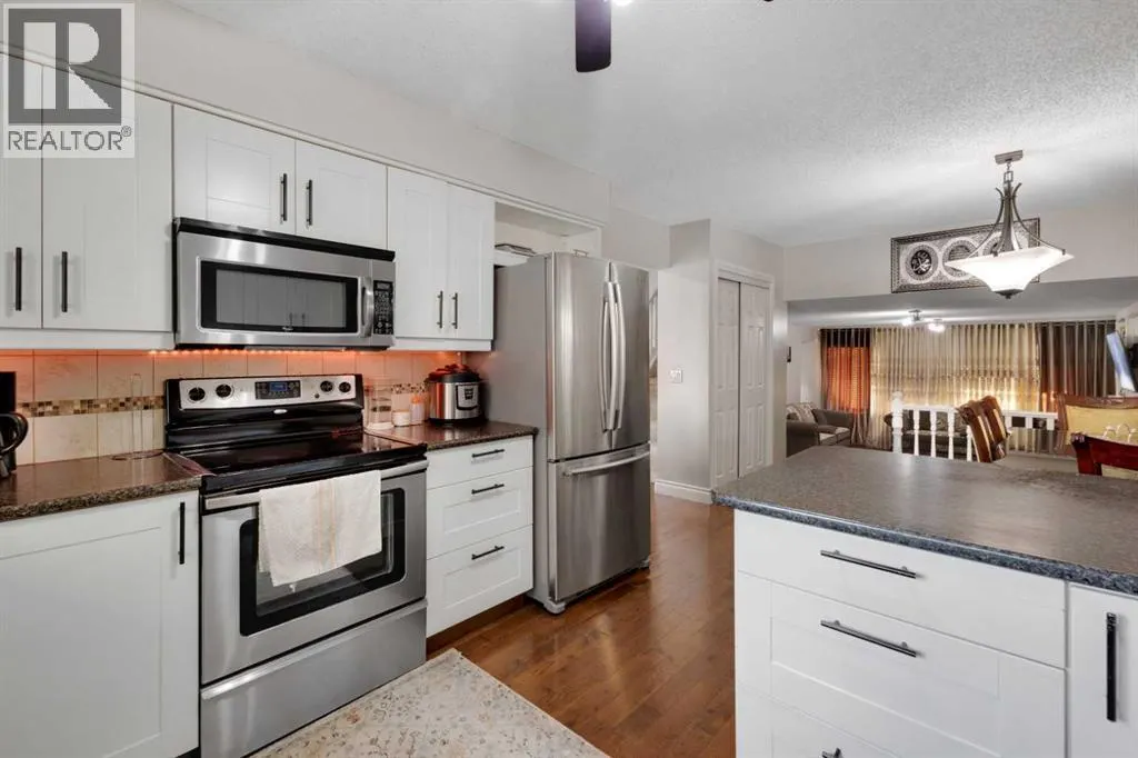 12 Templehill Bay NE