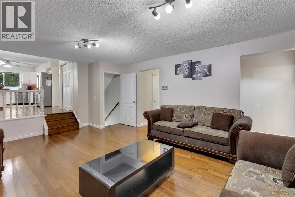 12 Templehill Bay NE