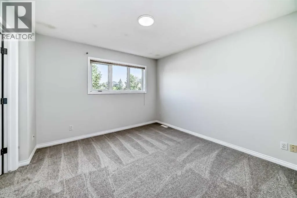 92 simcoe Place SW