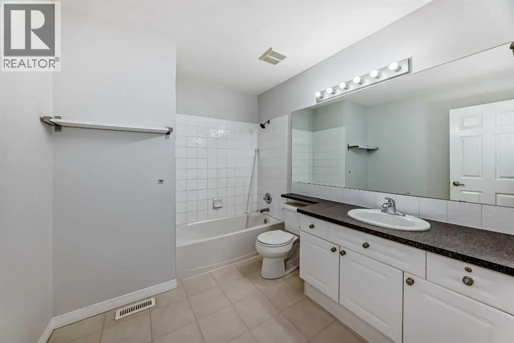 92 simcoe Place SW